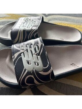 Ladies size 6 New Balance Black and White Slide Sandals